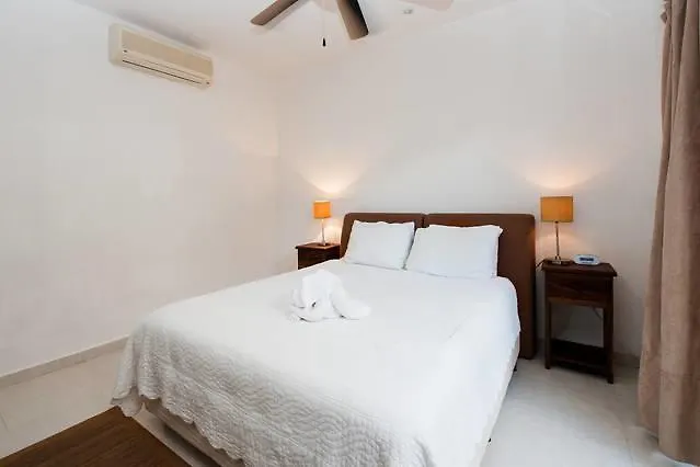 Aqua Terra - Quiet Condo For 4 普拉亚卡门