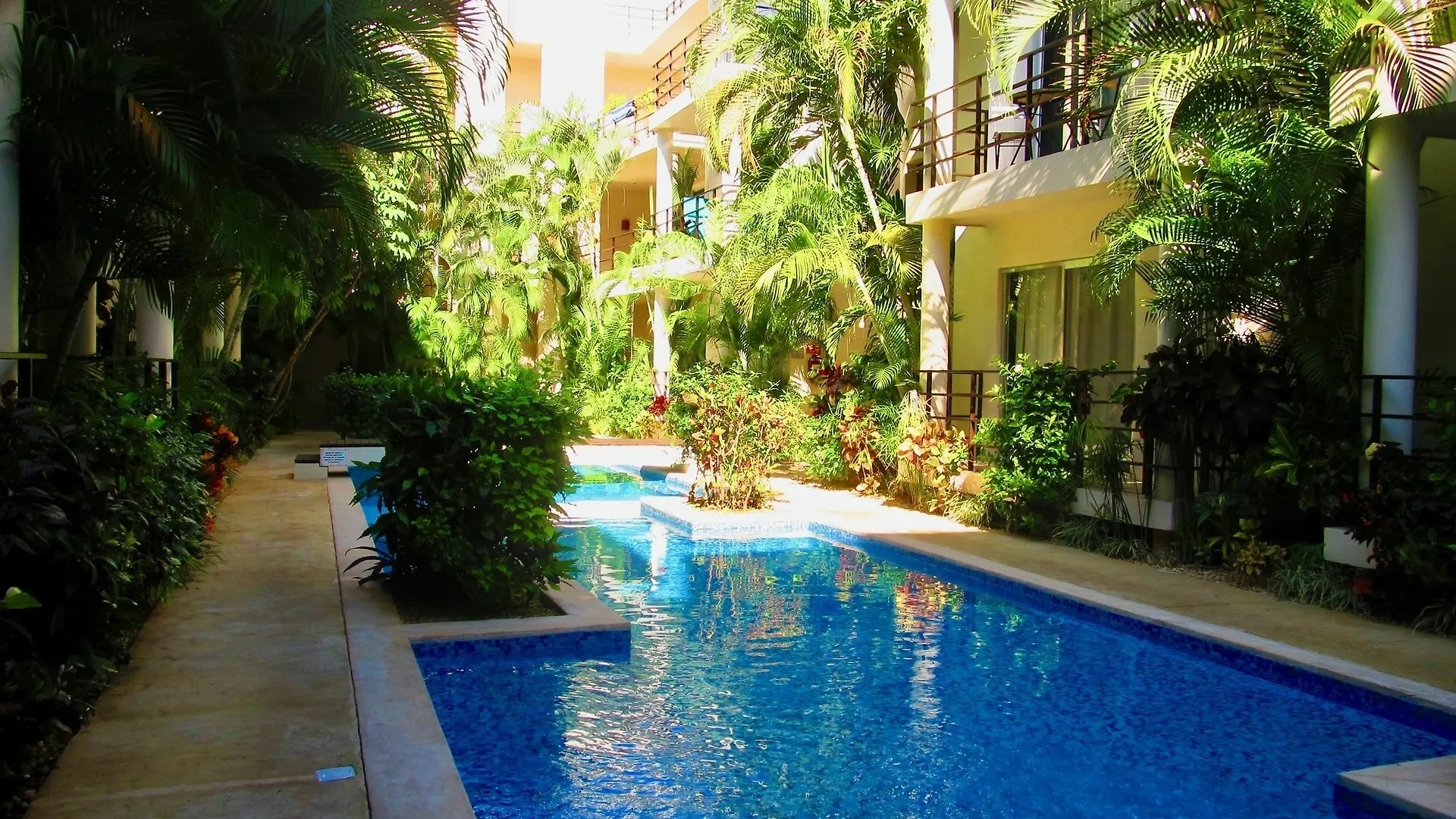 Aqua Terra - Quiet Condo For 4 普拉亚卡门